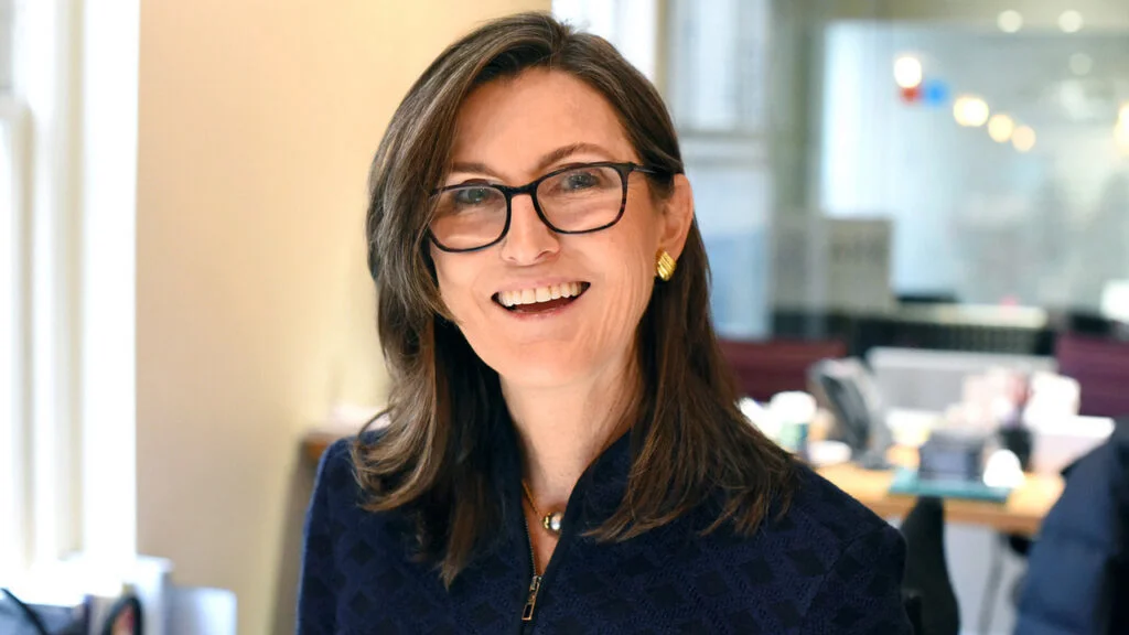 Cathie Wood出手加仓Nvidia、AMD与CRISPR：AI芯片与基因编辑背后的翻身机会？